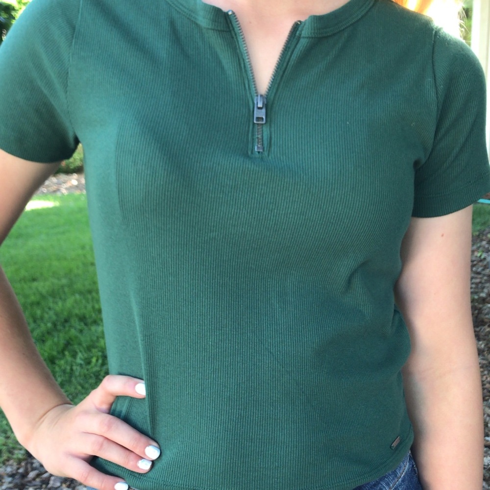 ‼️SOLD‼️Brand new Hollister half zip ribbed top!